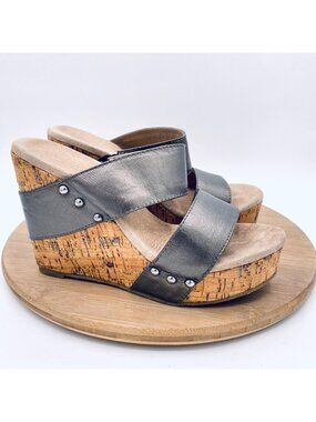 Very Volatile Sandals Womens 9 Gray Leather Double Strap Wedge Studded Shiny